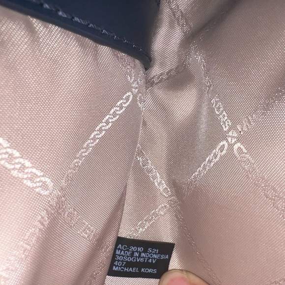 Michael Kors Tote Bag and Wristlet wallet - Picture 4 of 13